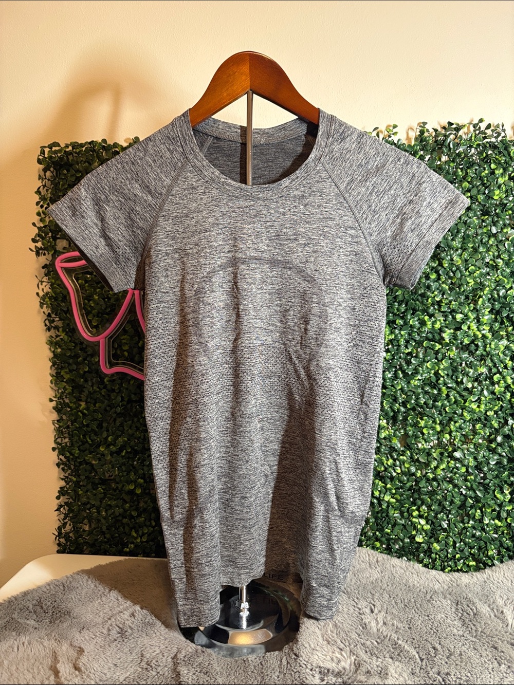 lululemon athletica LA Swiftly Tech Tee Size 4